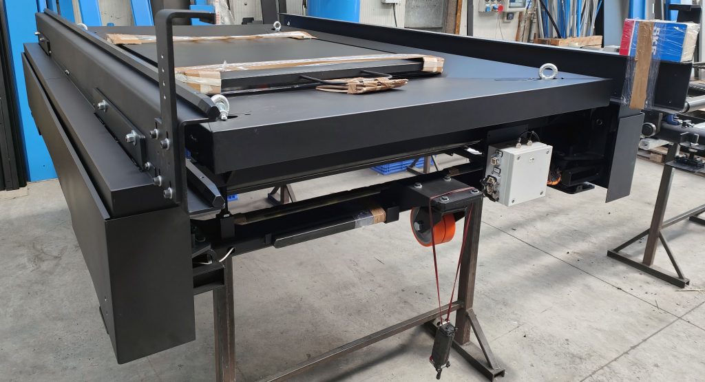 Laser System Elevator 3300 x 2100 x 650 (h)